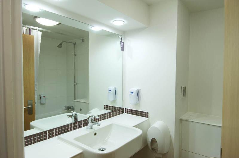 Premier Inn Bolton Stadium Arena 외부 사진